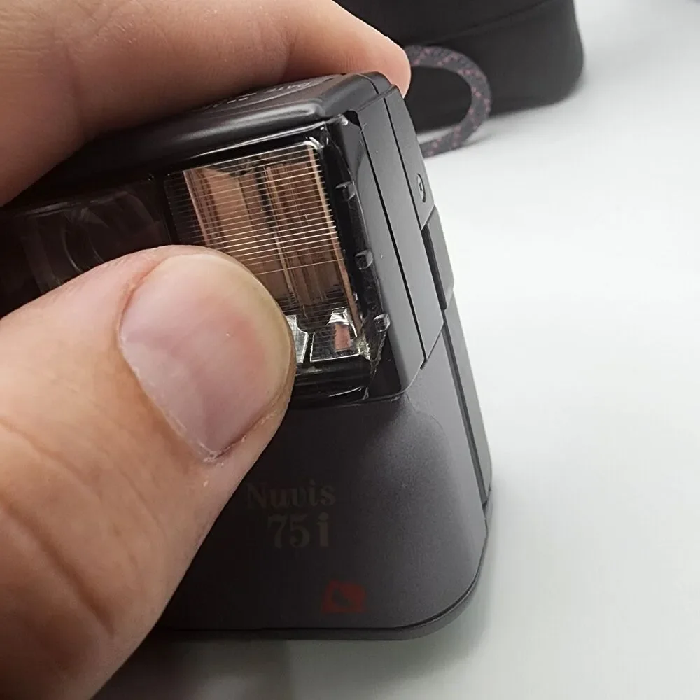Nikon nuvis 75i
